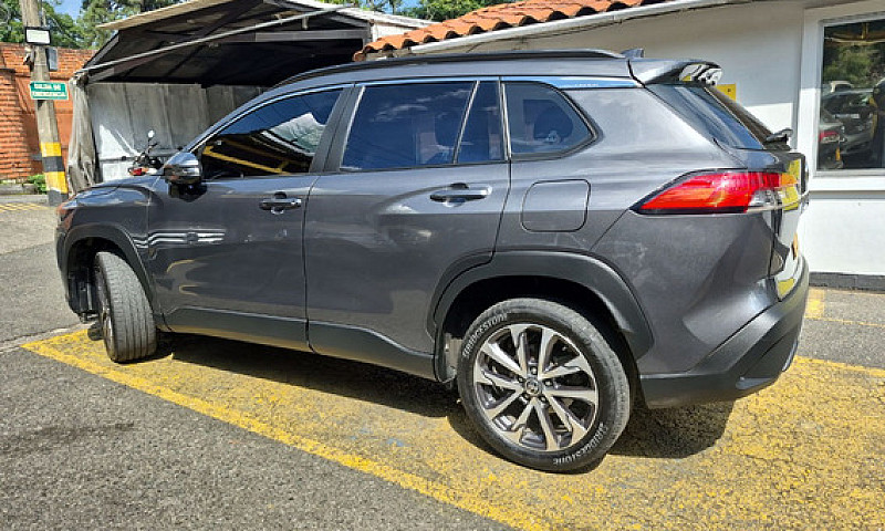 Toyota Corolla Cross...