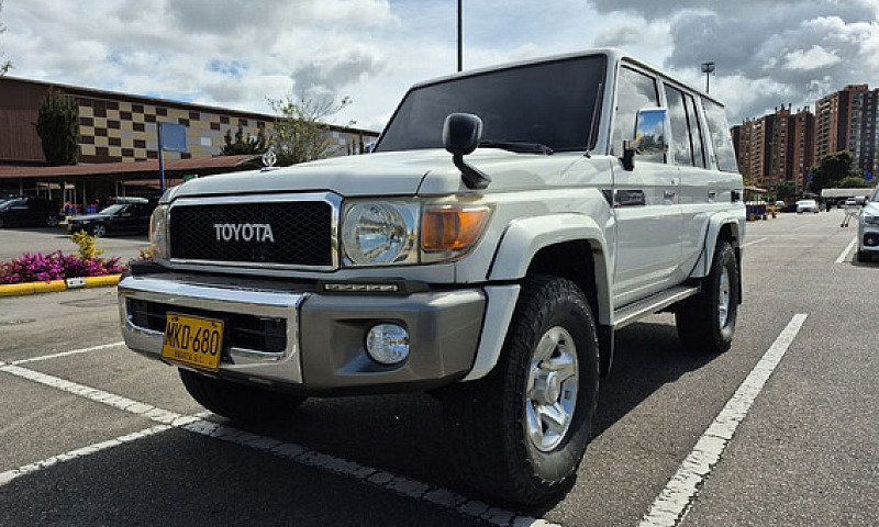 Toyota Land Cruiser ...