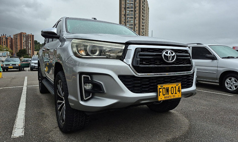 Toyota Hilux 2.8L...