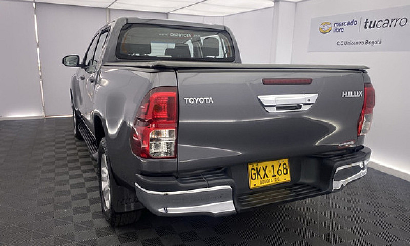 Toyota Hilux 2.4L...