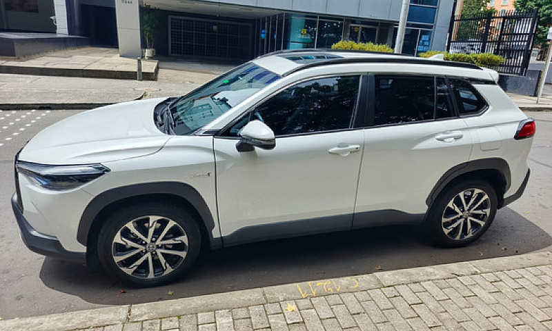 Toyota Corolla Cross...