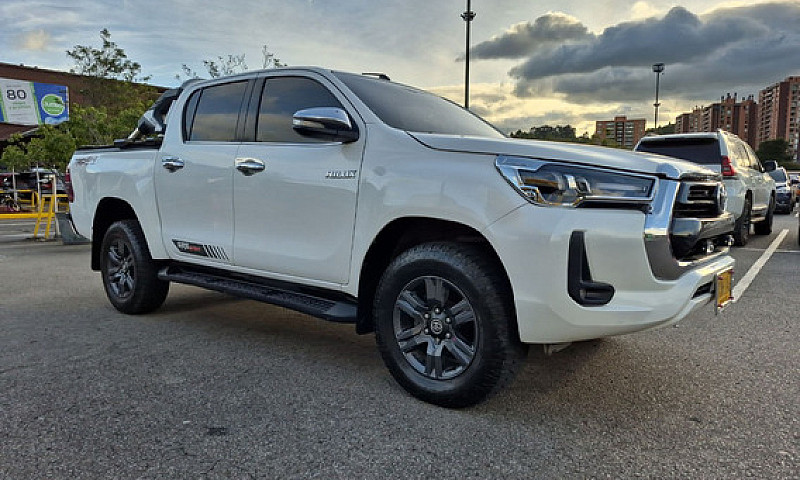 Toyota Hilux 2.4 I M...