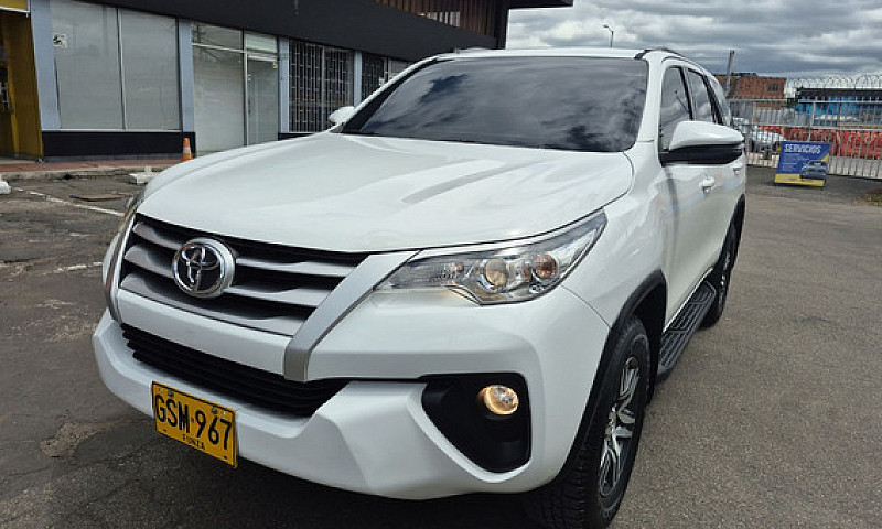 Toyota Fortuner 2.8L...