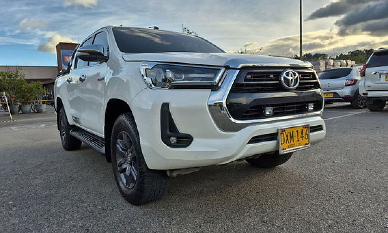 Toyota Hilux 2.4 I M...