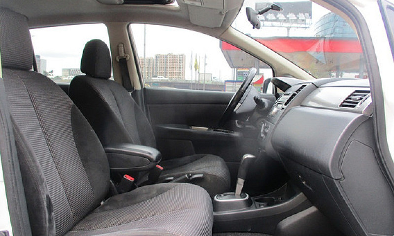 Nissan Tiida Hb  1.8...