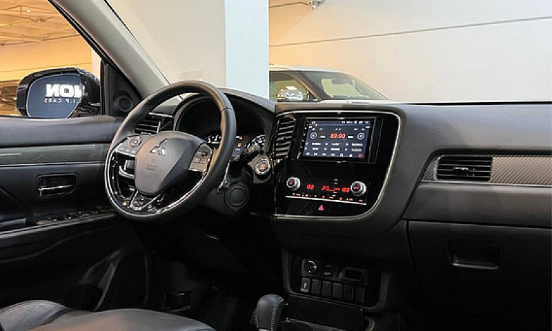  Mitsubishi Outlande...