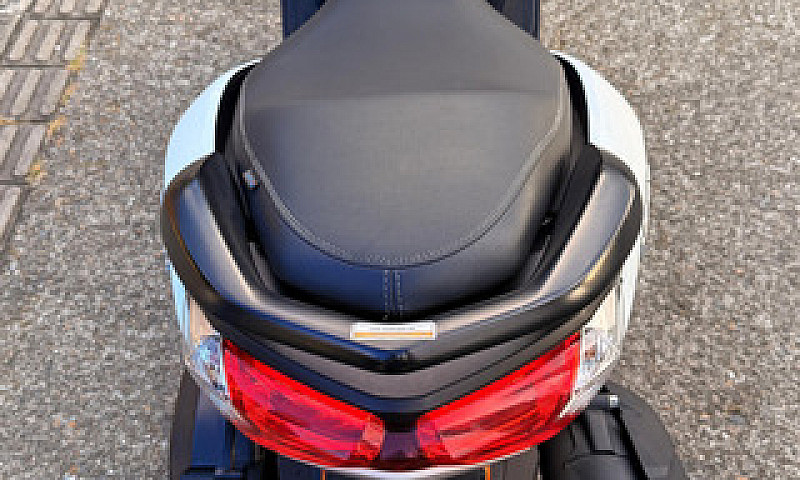 Yamaha N-Max Connect...
