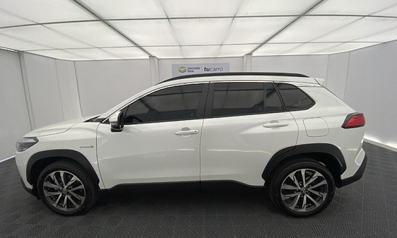 Toyota Corolla Cross...