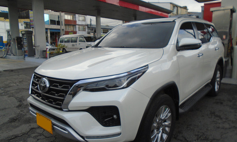 Toyota Fortuner 2.4 ...