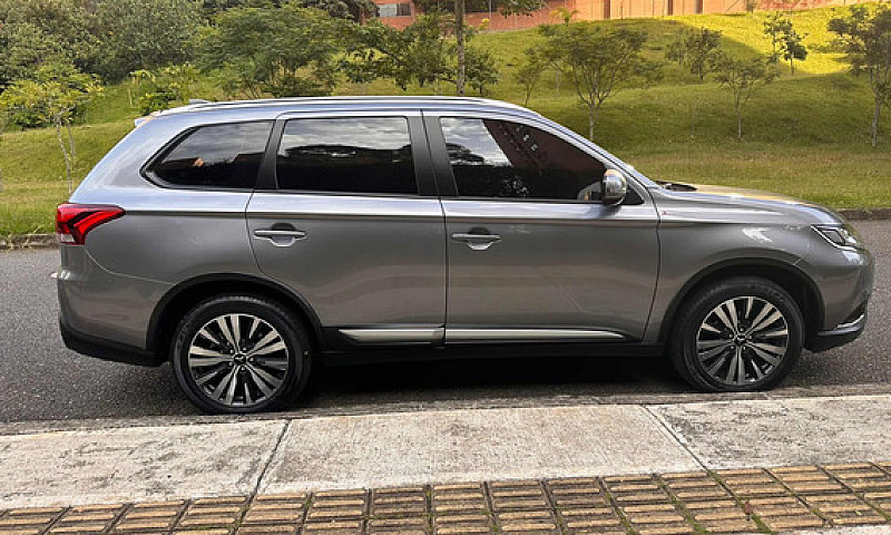 Mitsubishi Outlander...