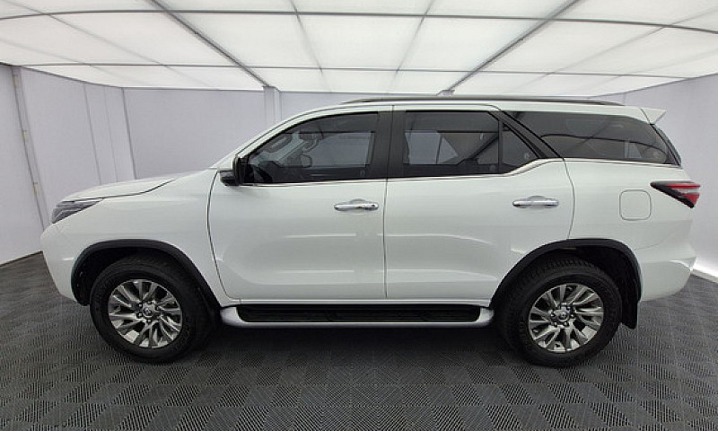 Toyota Fortuner 2.7L...