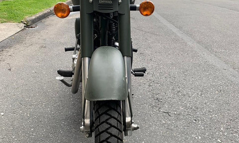 Royal Enfield Classi...