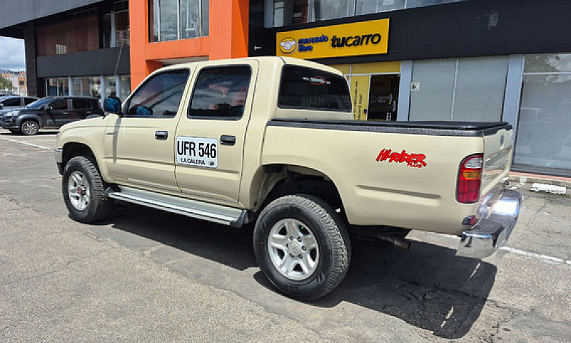 Toyota Hilux 2.4L...