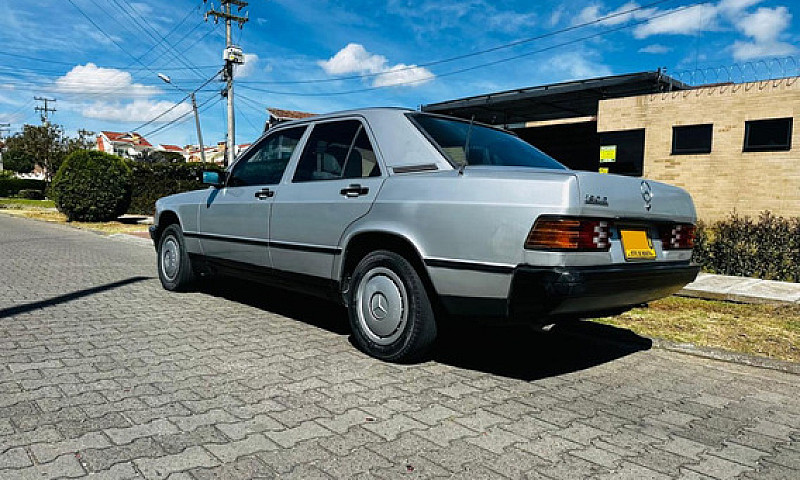 Mercedes-Benz 190 E ...