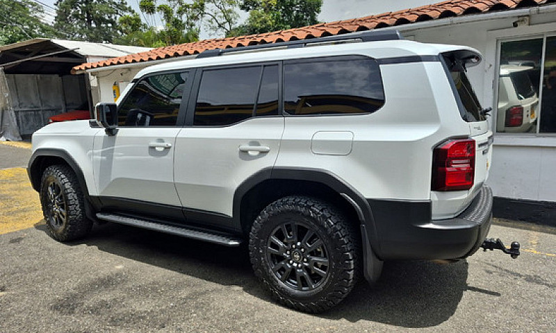 Toyota Land Cruiser ...