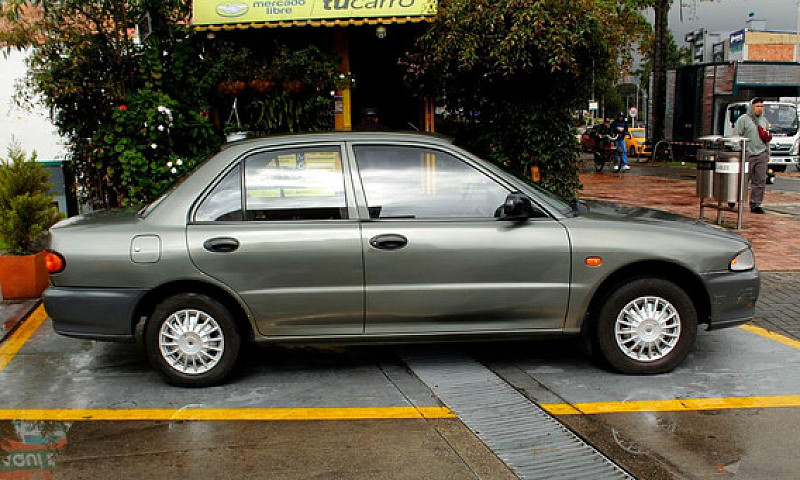 Mitsubishi Lancer 1....