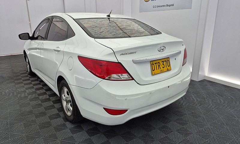 Hyundai Accent Premi...
