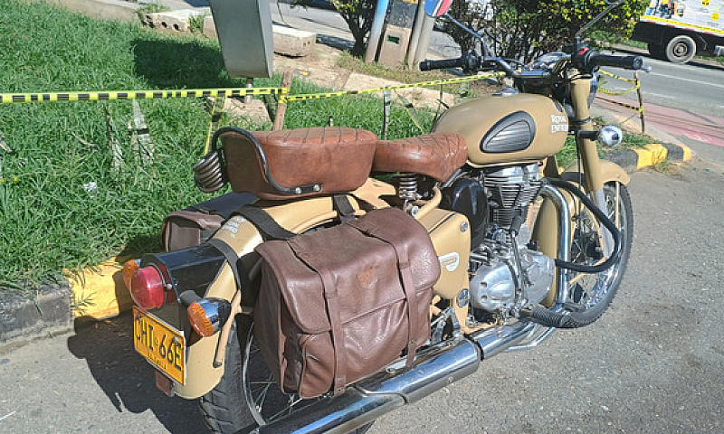 Royal Enfield Classi...