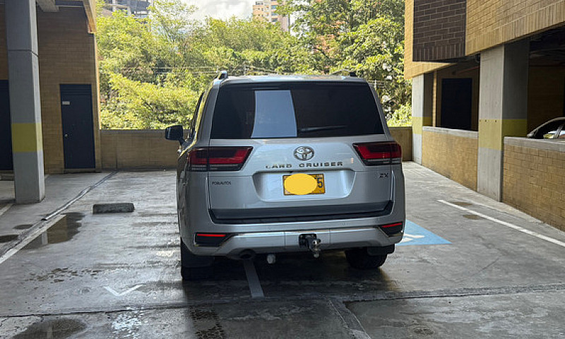 Toyota Land Cruiser ...
