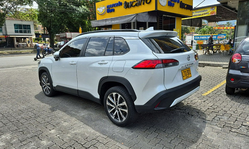 Toyota Corolla Cross...
