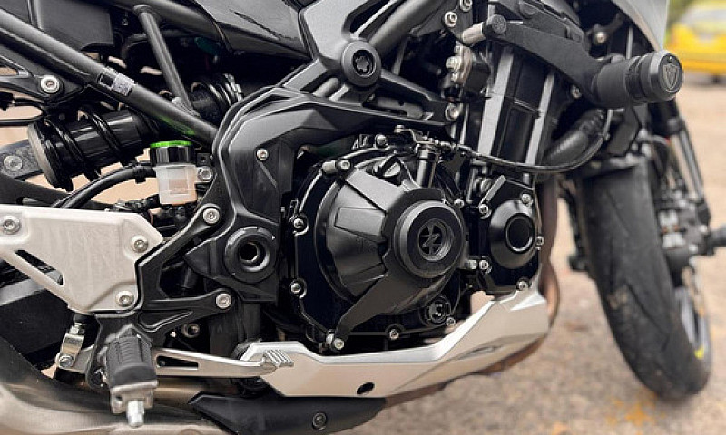 Kawasaki Z900 2023...