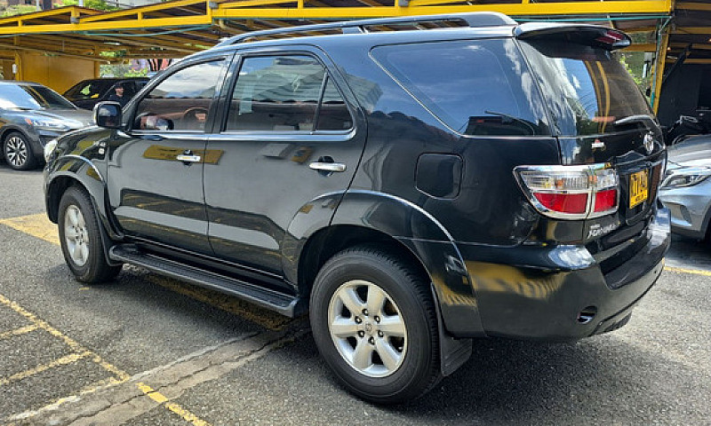 Toyota Fortuner 4.0 ...