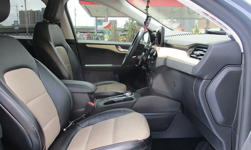 Ford Escape Titanium...