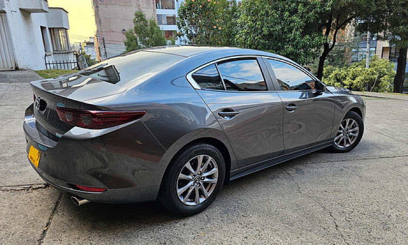 Mazda 3 2.0 Touring...