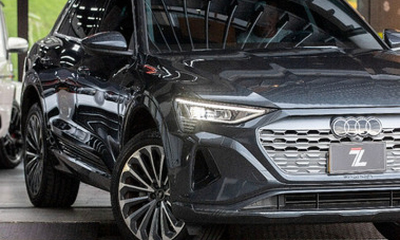 Audi Q8 E-Tron...
