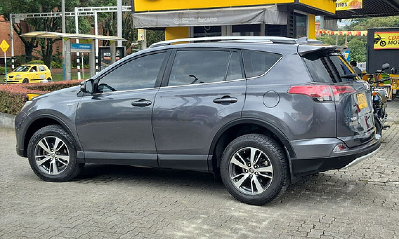 Toyota Rav4 2.0 Stre...