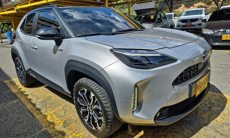 Toyota Yaris Cross 1...