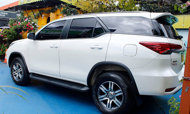 Toyota Fortuner 2.4 ...