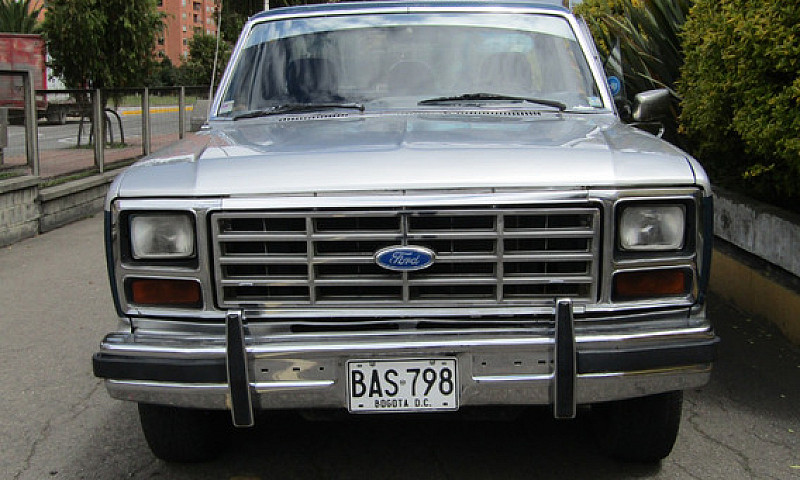 Ford F-150 5.2 Laria...