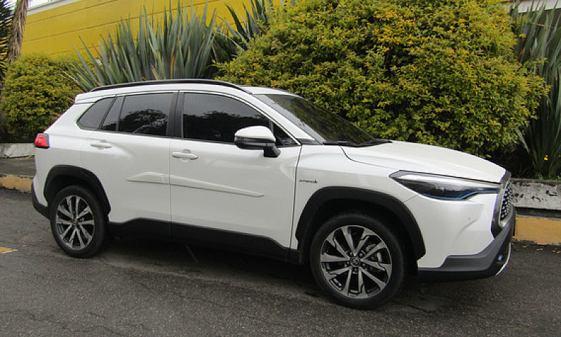 Toyota Corolla Cross...