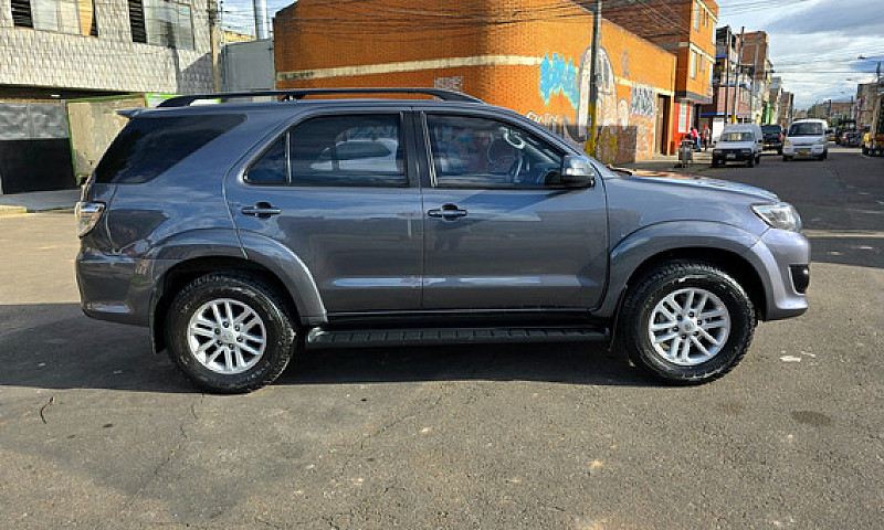 Toyota Fortuner 2.7L...