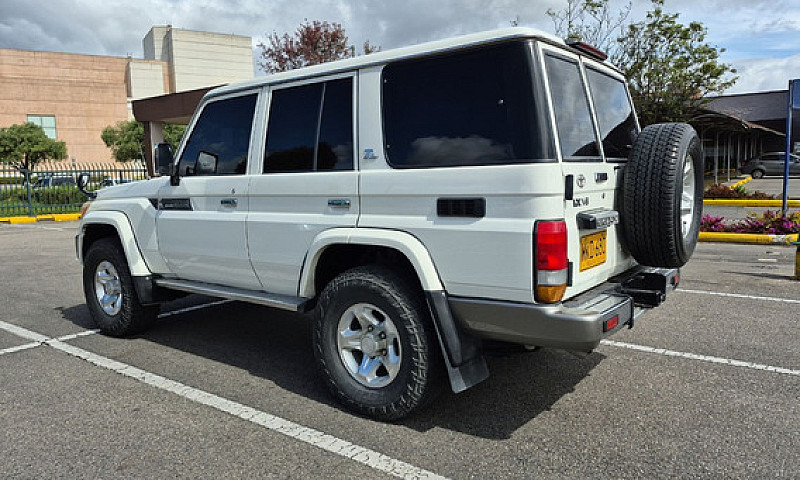 Toyota Land Cruiser ...