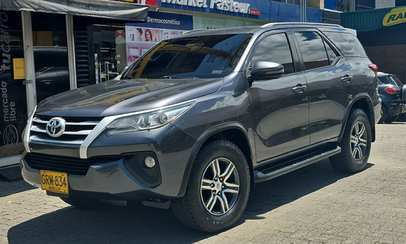 Toyota Fortuner 2.4 ...