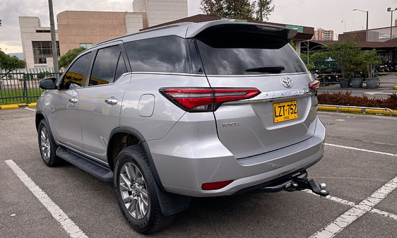 Toyota Fortuner Srv ...