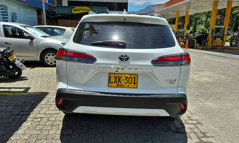 Toyota Corolla Cross...