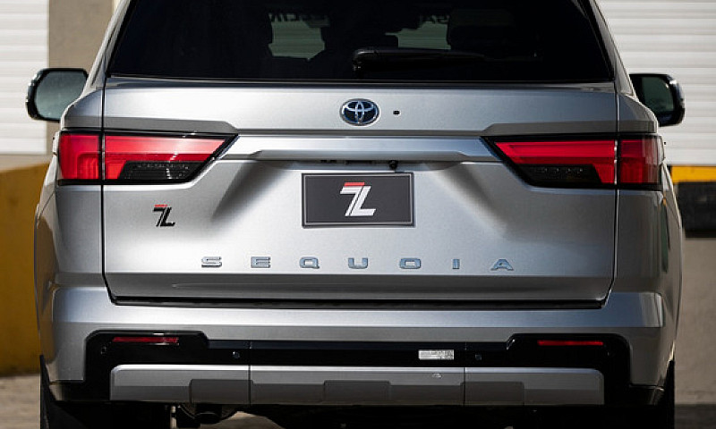 Toyota Sequoia Capst...