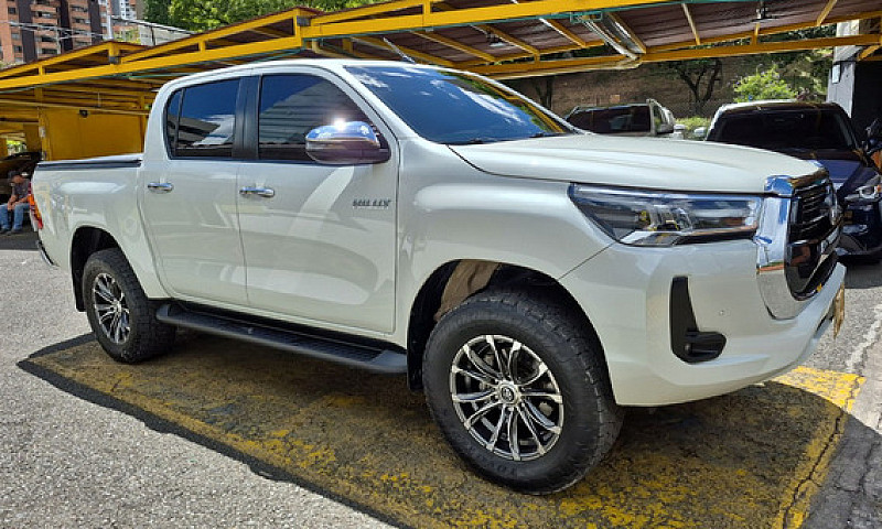 Toyota Hilux 2.4 Die...