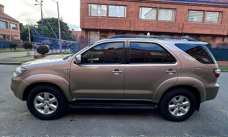 Toyota Fortuner 3.0 ...