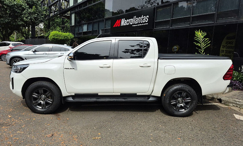 Toyota Hilux 2.4 Die...