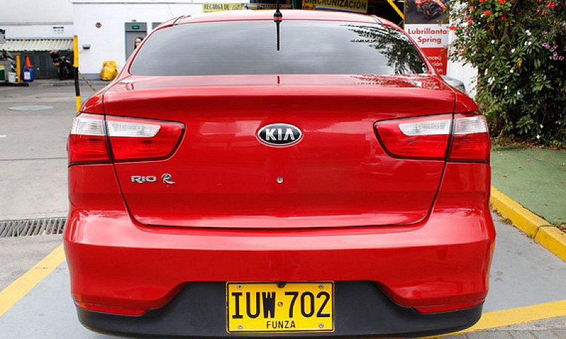 Kia Rio 1.5 R Mt...