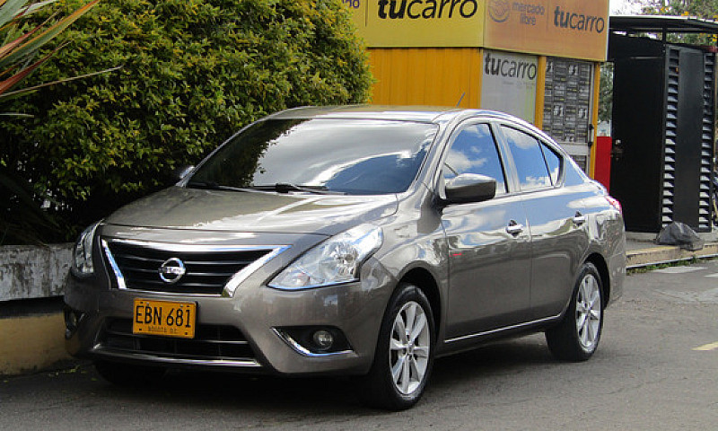 Nissan Versa 1.6 Adv...
