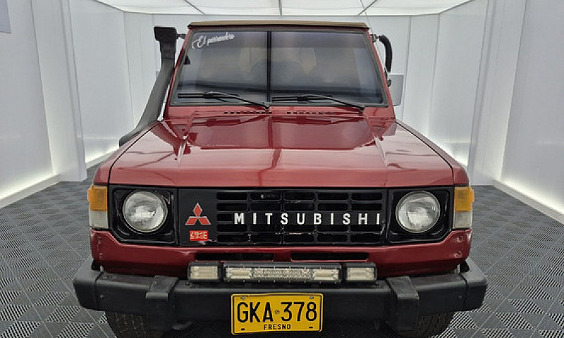Mitsubishi Montero 2...
