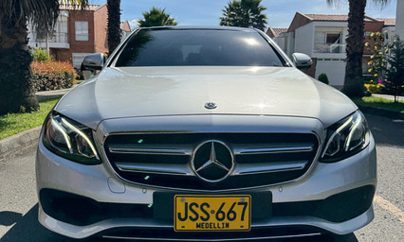 Mercedes-Benz E200 E...