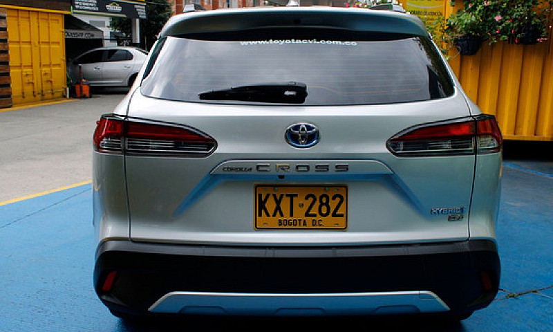 Toyota Corolla Cross...
