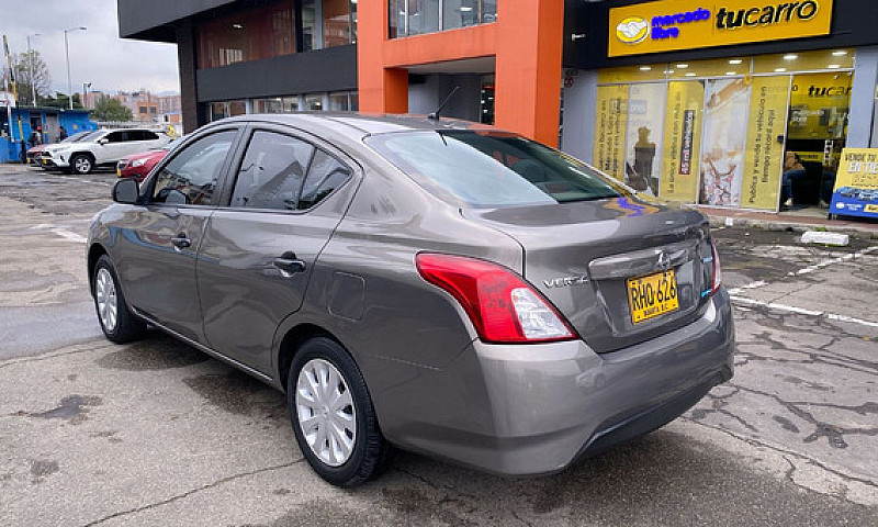 Nissan Versa 1.6 Adv...