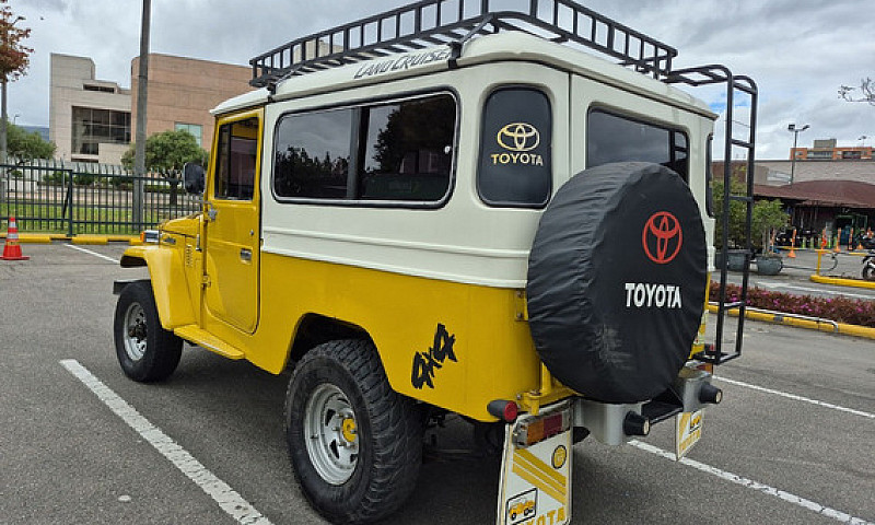Toyota Land Crusier ...